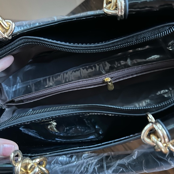 Beautiful NWOT black patent leather handbag with sequin flowers - Picture 12 of 13